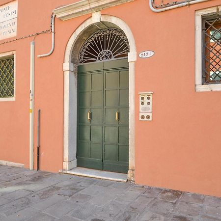 Stunning Apartment In Venezia With Kitchenette Luaran gambar